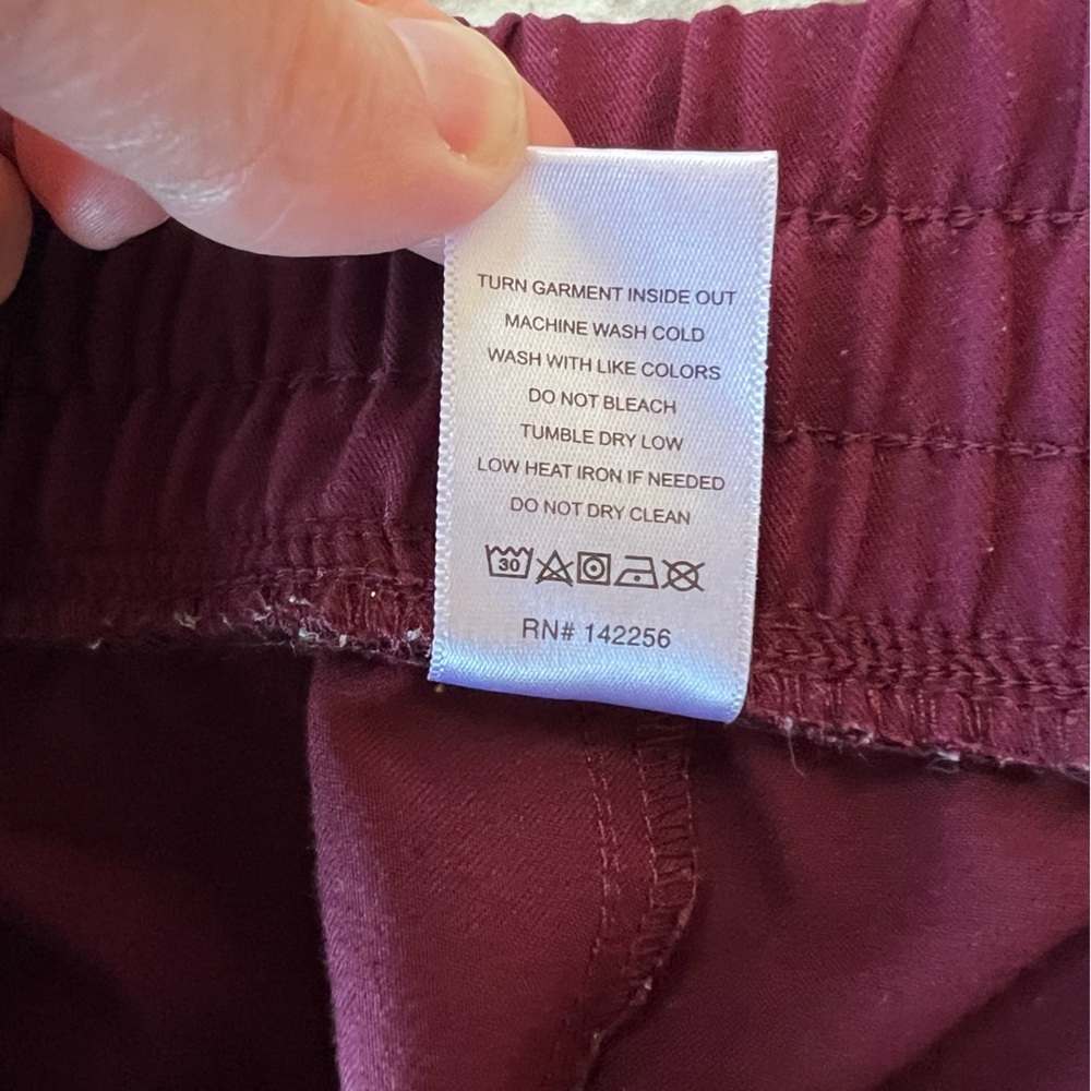 FIGS Women's Zamora Jogger Scrub Pants Burgundy Red (PO #1926), size Medium - Picture 8 of 8
